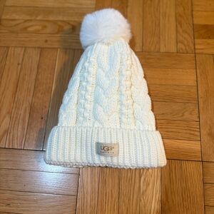 Ugg pom pom beanie white